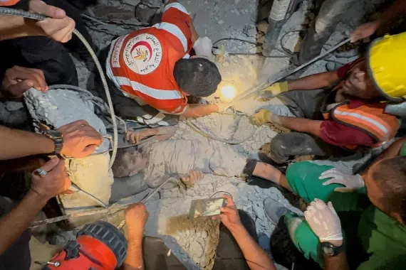 އިޒްރޭލުން ޣައްޒާ ގައި ހިންގާ ހަނގުރާމައިގެ ތެރޭގައި، 2024، ސެޕްޓެމްބަރު 12 ވަނަ ދުވަހު، ޣައްޒާ ސްޓްރިޕްގެ މެދުތެރޭގައި އޮންނަ ނުސައިރާތުގައި، އިސްރާއީލުގެ ހަމަލާއެއްގެ ސަބަބުން ވެއްޓިފައިވާ އިމާރާތެއ