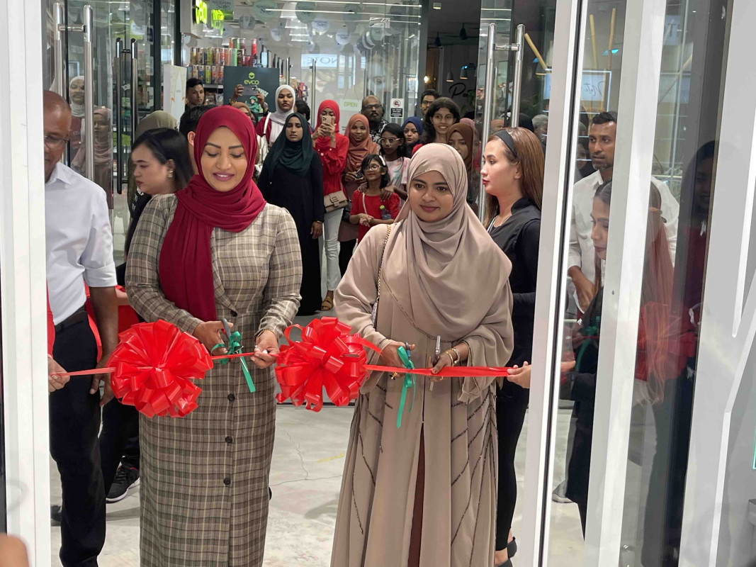 ނޯޓްގެ އައު ފިހާރަ ހުޅުވުން