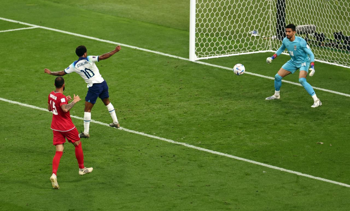 އިންގްލެންޑު އަދި އީރާން ކުޅުނު މެޗުގެ ތެރެއިން: ފޮޓޯ - ރޮއިޓާސް  