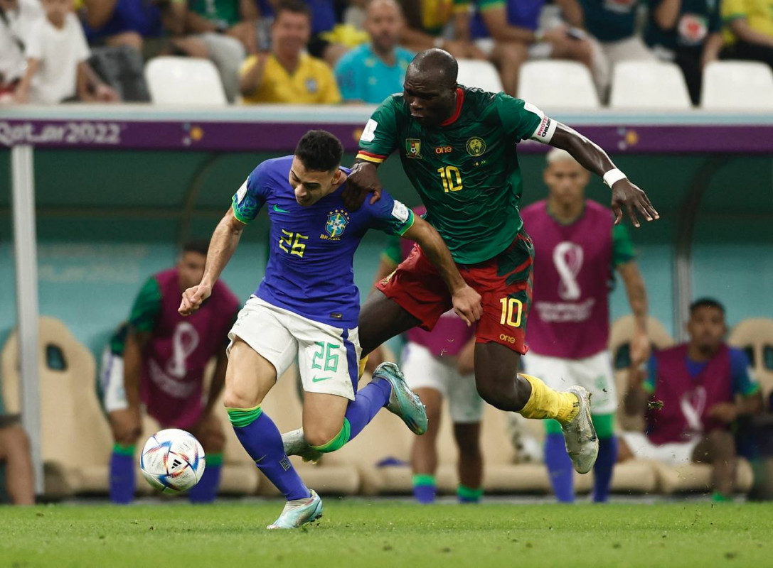 ކެމަރޫން އަދި ބްރެޒިލް ކުޅުނު މެޗުގެ ތެރެއިން - ފޮޓޯ: ރޮއިޓާސް