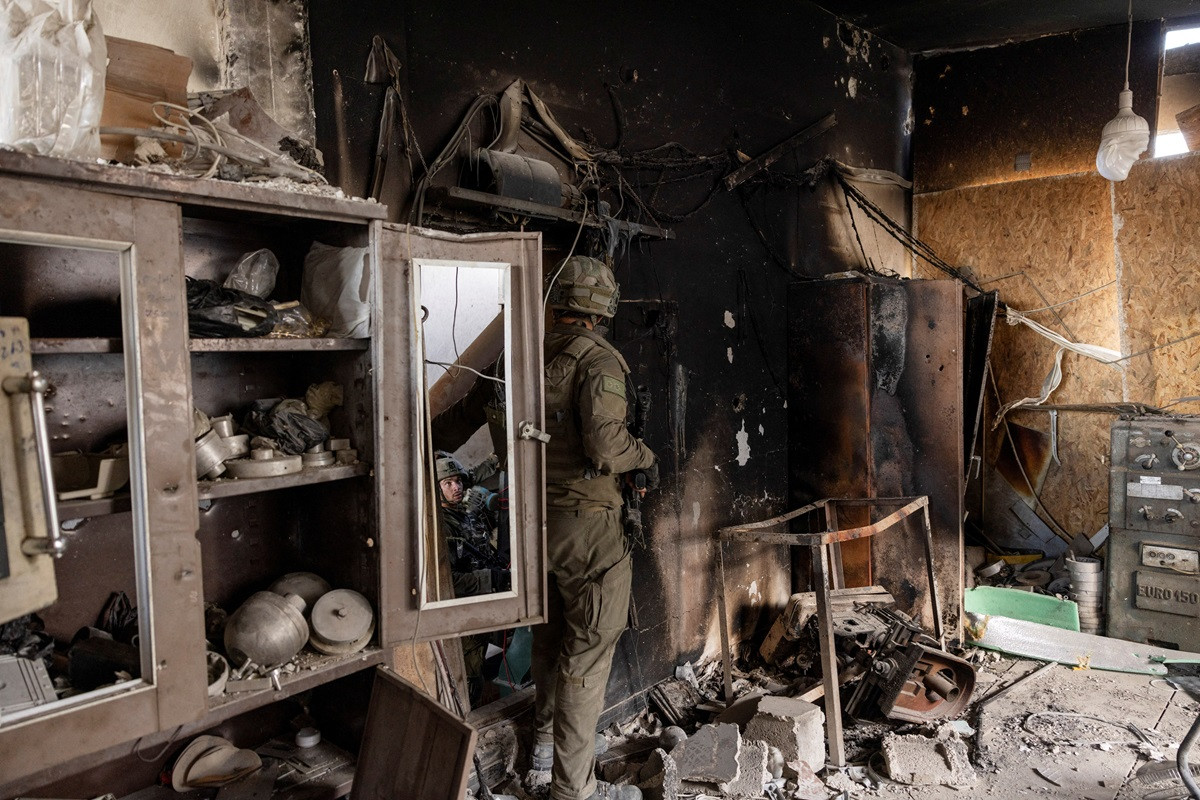 ހަތިޔާރު އުފެއްދުމަށް ބޭނުންކުރި ކަމަށް ބުނާ ވޯކްޝޮޕެއްގެ ތެރޭގައި އިޒްރޭލު ސިފައިން ހަރަކާތްތެރިވަނީ - ފޮޓޯ: ރޮއިޓަރސް