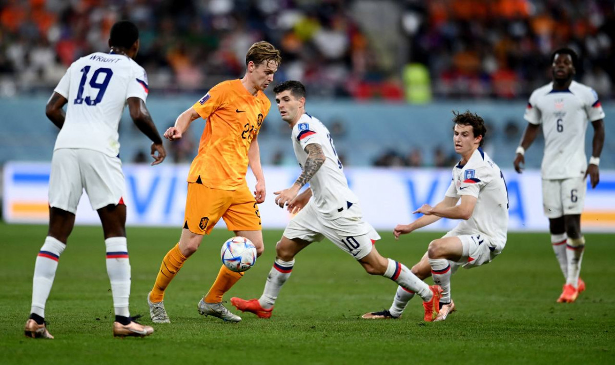 އެމެރިކާ އަދި ނެދަލެންޑްސް ކުޅުނު މެޗުގެ ތެރެއިން - ފޮޓޯ: ރޮއިޓާސް