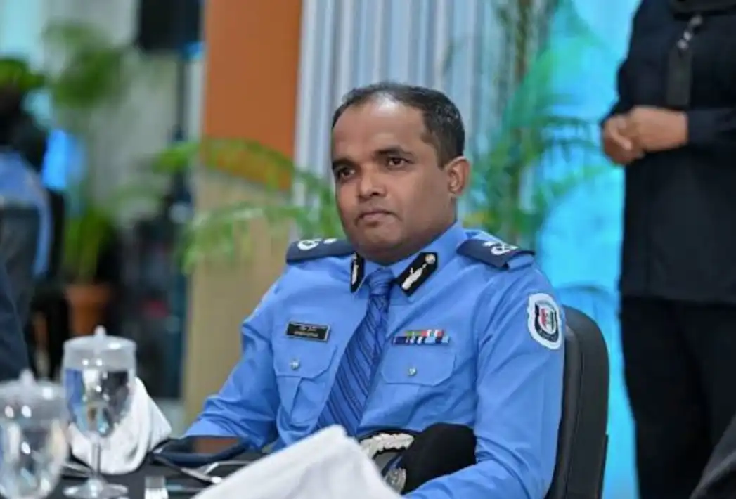 ފުލުހުންގެ ސްޕޯކްސްޕާސަންގެ މަގާމުން ވަކި ކުރެއްވި އެސިސްޓެންޓް ކޮމިޝަނަރ އޮފް ޕޮލިސް އަޙުމަދު ޝިފާން.