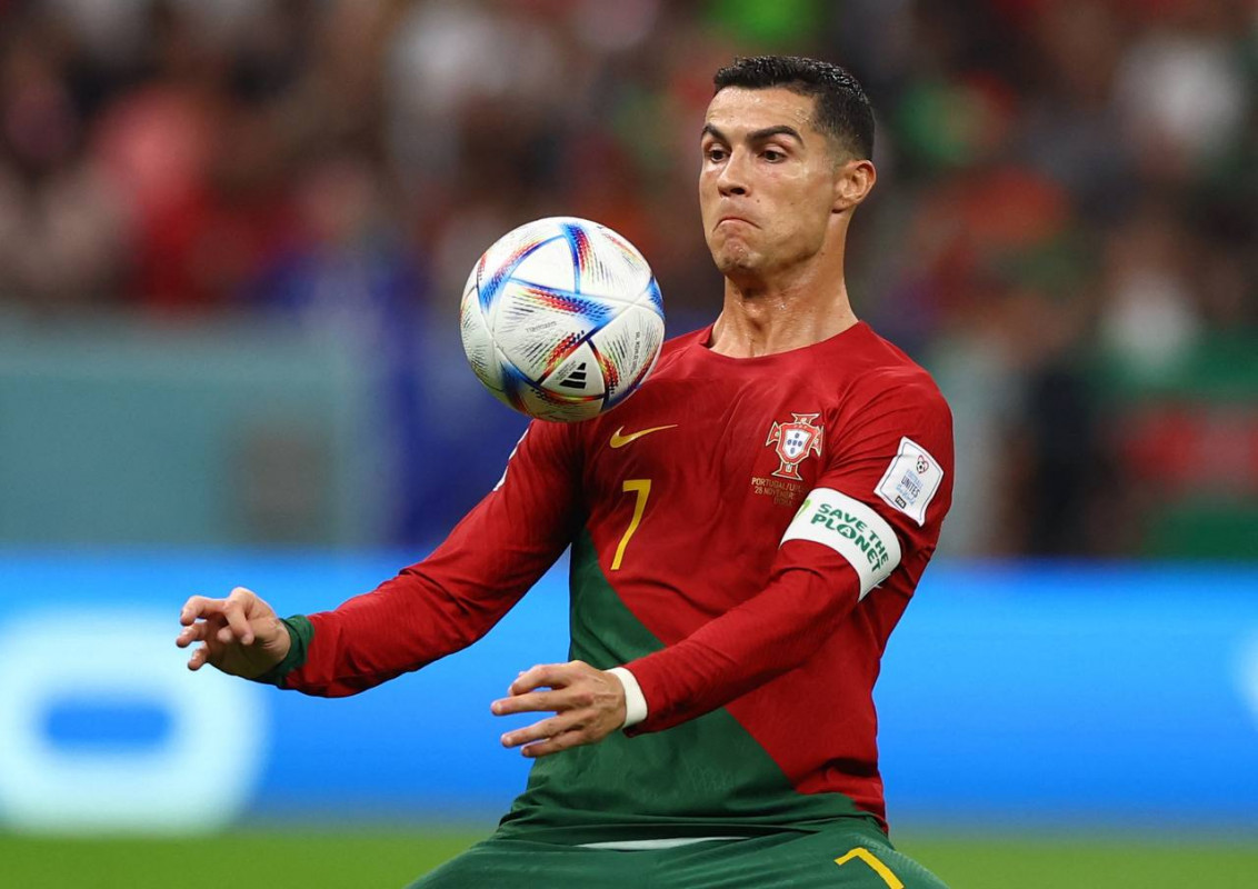 އުރުގުއޭ އަދި ޕޯޗުގަލް ކުޅުނު މެޗުގެ ތެރެއިން - ފޮޓޯ: ރޮއިޓާސް