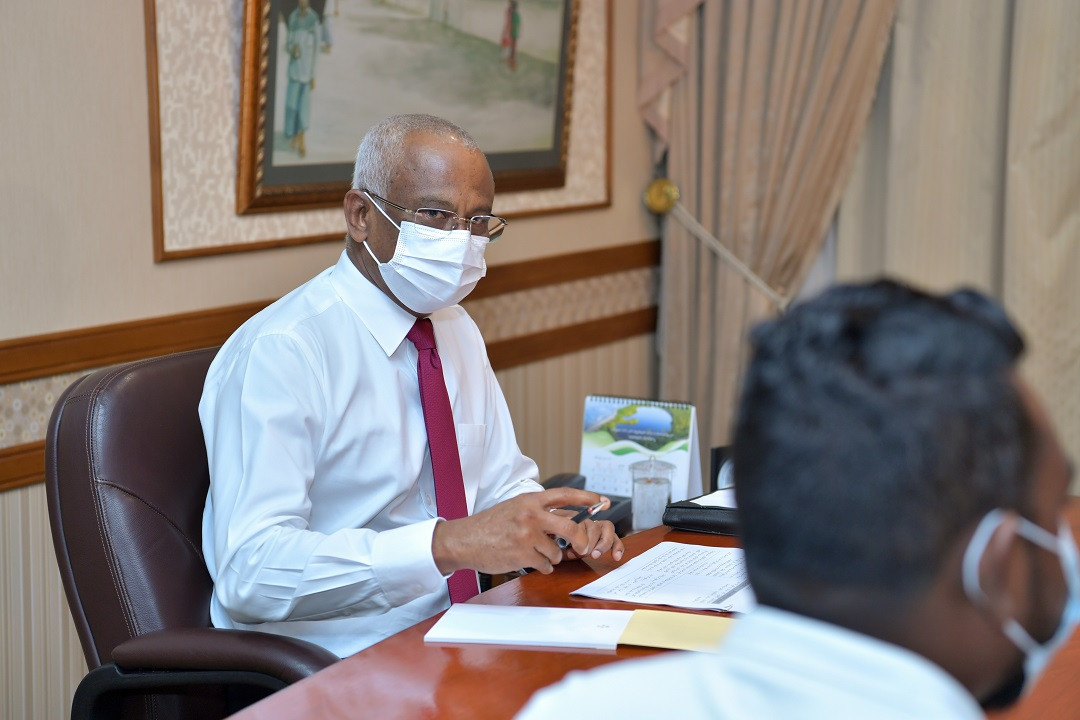President Solih meets Addu Flying Academy students