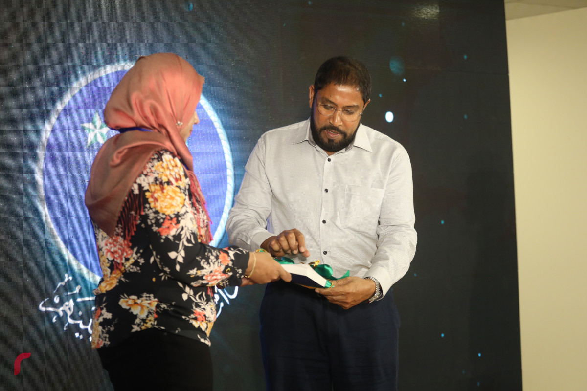 27 މެއި 2019: 19 ވަނަ ރައްޔިތުންގެ މަޖުލިހުގެ އޮރިއަންޓޭޝަންގެ ތެރެއިން، 18 ވަނަ މަޖުލީހުން ކޮށްފައިވާ މަސައްކަތް ތަކާ ބެހޭ ފޮތް މަޖިލީހުގެ ރައީސް ގާސިމް އިބްރާހީމް އިފްތިތާހު ކޮށްދެއްވަނީ-- ފޮޓޯ: ޝުއައިބް މުހައްމަދު