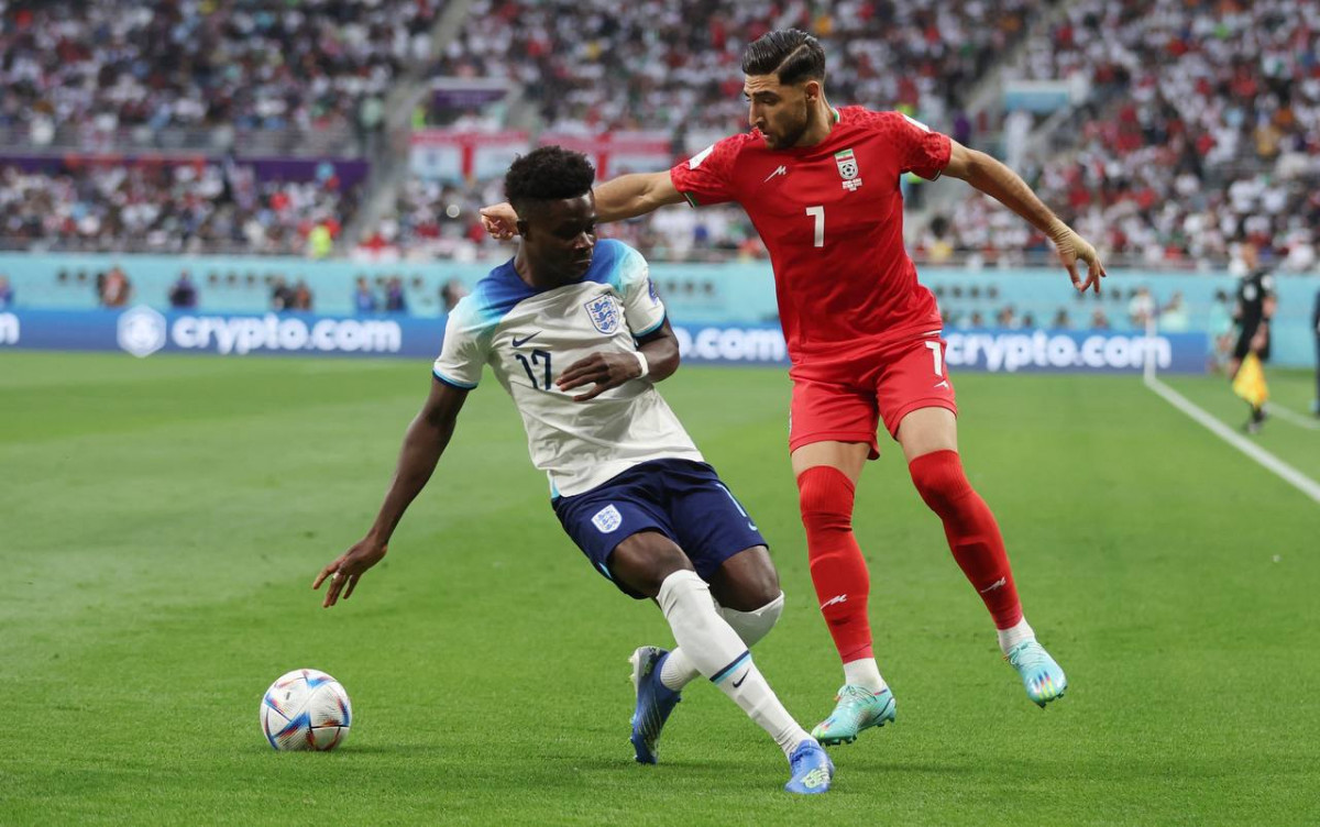 އިންގްލެންޑު އަދި އީރާން ކުޅުނު މެޗުގެ ތެރެއިން: ފޮޓޯ - ރޮއިޓާސް  