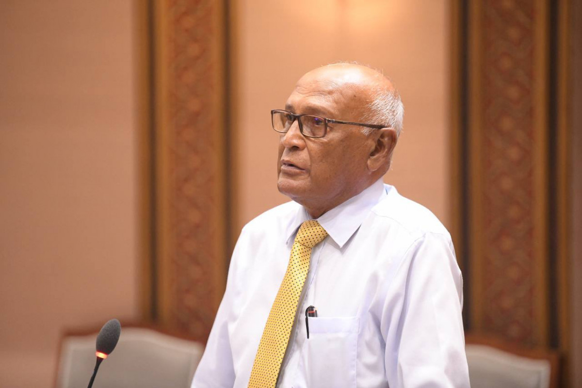 ހެލްތް މިނިސްޓަރު މަޖިލީހުގެ އިދާރާގައި މެންބަރުންގެ ސުވާލުތަކަށް ޖަވާބުދެއްވަނީ