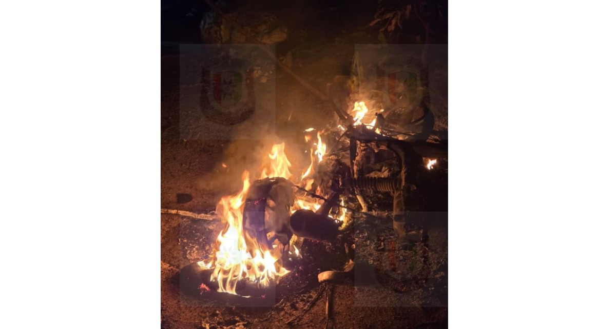 ފުލުހުންގެ ވެހިކަލް އެއްގައި ރޯކޮށްލާފައި