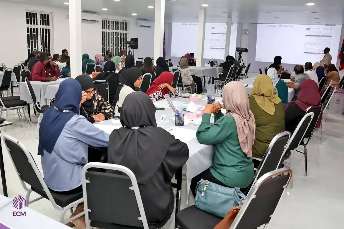 ލޯކަލް ކައުންސިލްތަކުގެ އިންތިޚާބާއި އަންހެނުންގެ ތަރައްޤީއަށް މަސައްކަތްކުރާ ކޮމިޓީގެ އިންތިޚާބު 2026ގައި ހަރަކާތްތެރިވާ އޮފިޝަލުންގެ ތަމްރީން ޕްރޮގްރާމްގެ ތެރެއިން.