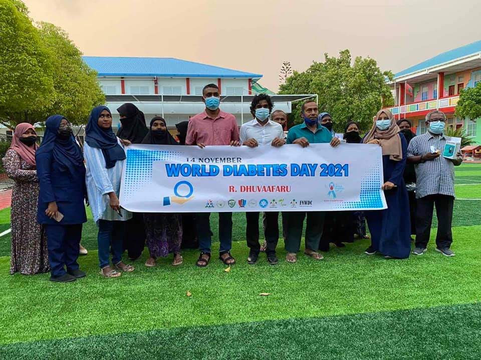 ދުވާފަރުގައި ތިބި ހަކުރުބަލީގެ މީހުންނަށް ނިލަންދޫ ޖަމްޢިއްޔާތަކުން ގުލްކޯމީޓަރު ހަދިޔާކުރުން