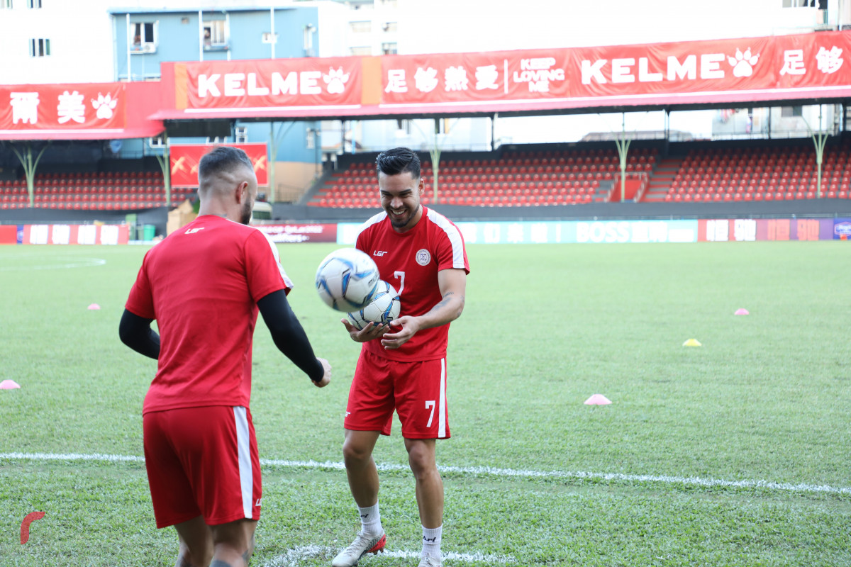 ވޯލްޑްކަޕް ކޮލިފައިންގައި ރާއްޖެ އާއި ފިލިޕީންސް މެޗުގެ ފަރިތަކުރުންތަކުގެ ތެރެއިން -- ފޮޓޯ : ޔޫސުފް ސޮފްވާން