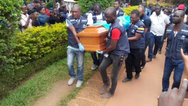 މޮޒޮކޯގެ ހަށިގަނޑު ކެމެރޫންއަށް ގެންދިއުމުގެ ތެރެއިން