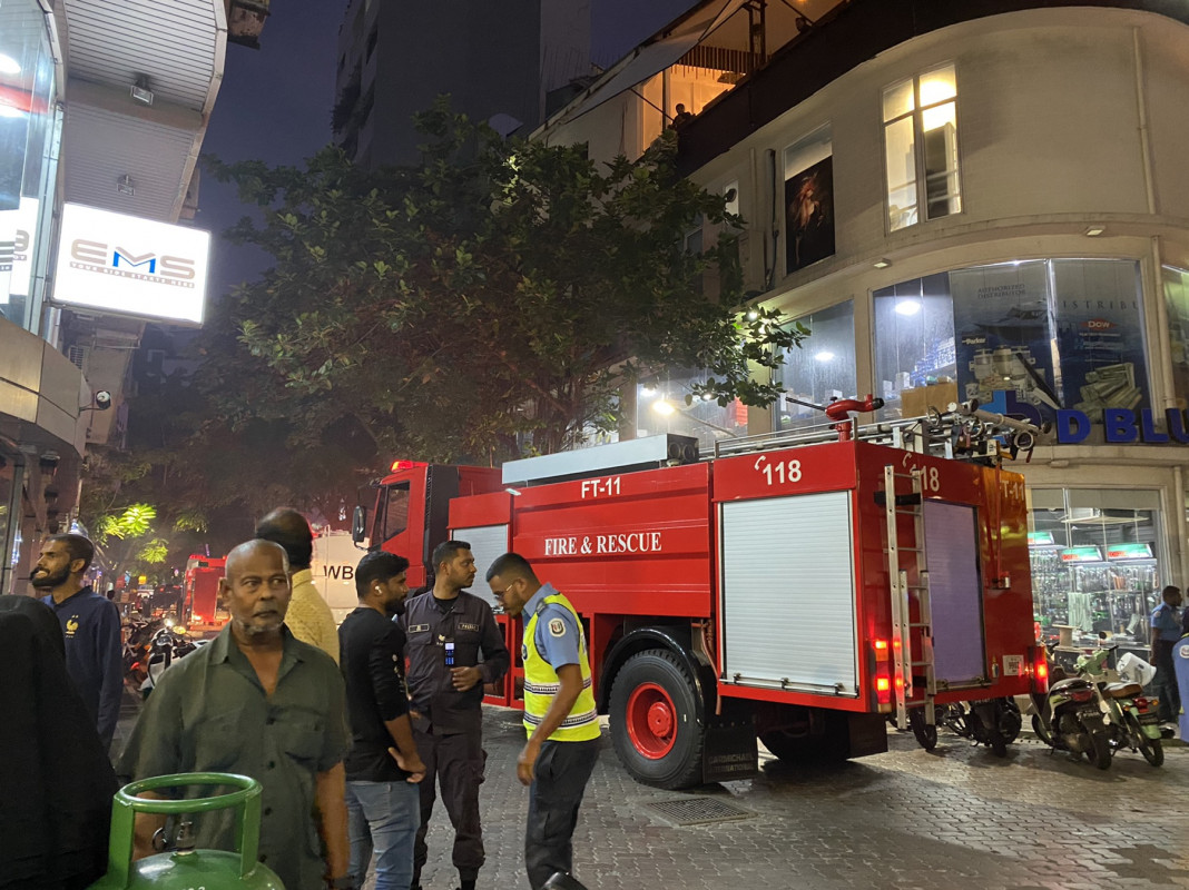 މ. އިވްނިންގ ކެފޭގައި އަލިފާނުގެ ހާދިސާއެއް ހިނގައިގެން، އެފްއާރްއެސްއިން ހަރަކާތްތެރިވަނީ