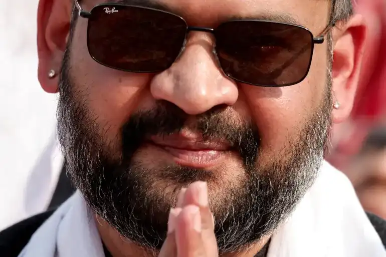 ރެޕް މިއުޒިކް ކުޅޭ ފަންނާނެއްގެ ގޮތުގައި މަޝްހޫރުވެފައިވާ އަދި މިހާރު ސިޔާސީ ދާއިރާއަށް ނުކުމެވަޑައިގެން އުޅުއްވާ ބަލެންދުރަ ޝާހު، އެ ގައުމުގެ ދެން އަންނަ ބޮޑުވަޒީރަކަށް ވުމުގެ ފުރުސަތު ބޮޑު.