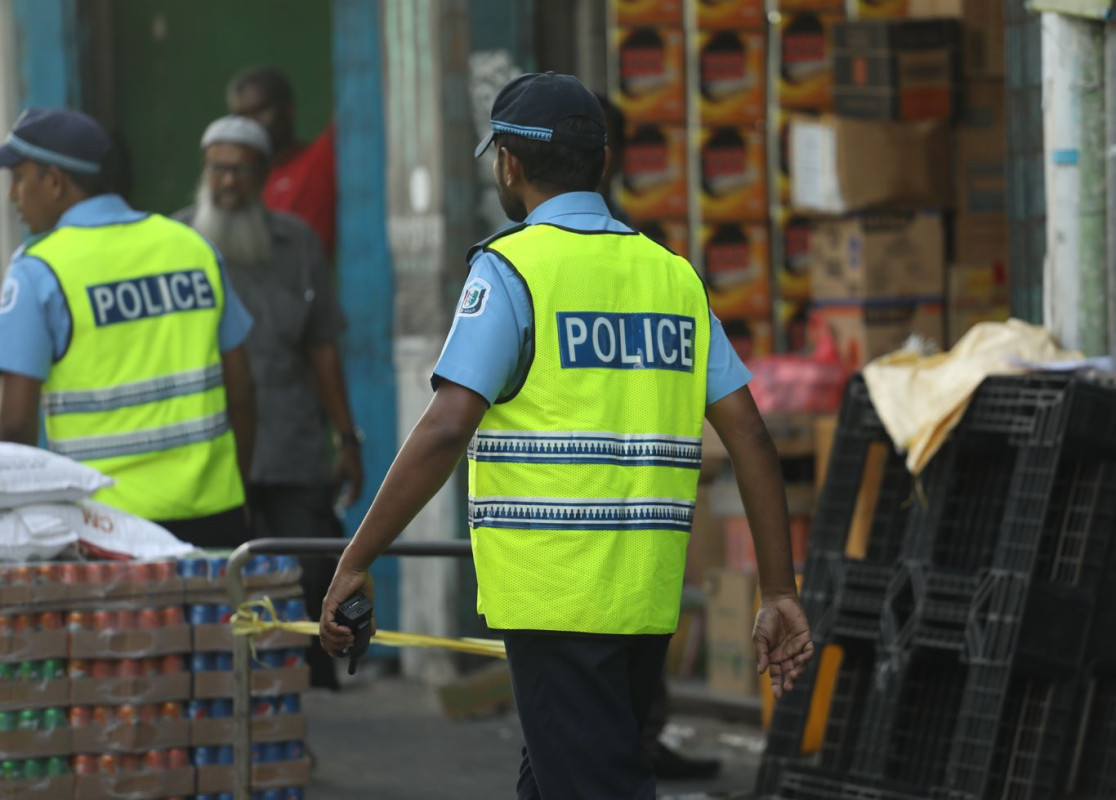 ފުލުހުން މަގުމަތި ބަލަހައްޓަނީ