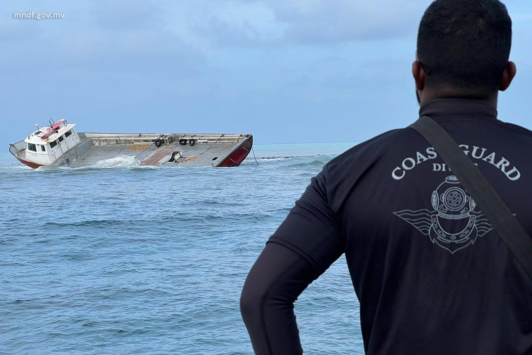 ދޯނި ފަރަށް އަރާފައި