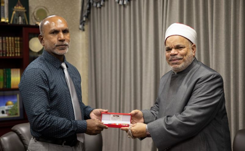 ޤާރީ އައްޝައިޚް އަޙްމަދު ތަމީމް މަޙްމޫދު އަޙްމަދު އާއި މިނިސްޓަރ އޮފް އިސްލާމިކް އެފެއާޒް ޑރ. އަޙްމަދު ޒާހިރު ޢަލީ