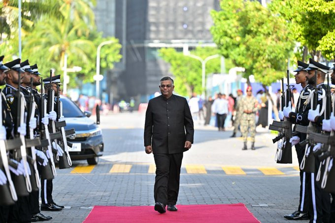 އިންޑިއާ އިން ރާއްޖެ އަށް ކަނޑައެޅި އައު ސަފީރު، ހިޒް އެކްސަލަންސީ ޖީ. ބާލަސުބްރަމާނިއަން ރައީސް އަށް ފަތްކޮޅު އެރުވުމުގެ ރަސްމިއްޔާތުގެ ތެރެއިން