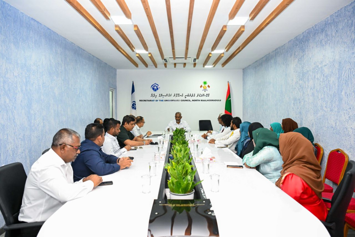 The president met members of R. Ungoofaaru council and WDC on Sunday