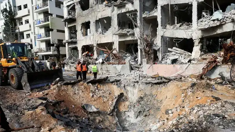 އާޔަތުﷲ އަވަހާރަކޮށްލުމާއެކު އިޒްރޭލުގެ އަސްކަރީ މަރުކަޒުތަކަށާއި، އެމެރިކާގެ މަރުކަޒުތަކަށް އަމާޒުކޮށް މިސައިލާއި ޑްރޯންގެ ވަރުގަދަ ހަމަލާތަކެއް އީރާނުން ދޭން ފަށައިފި