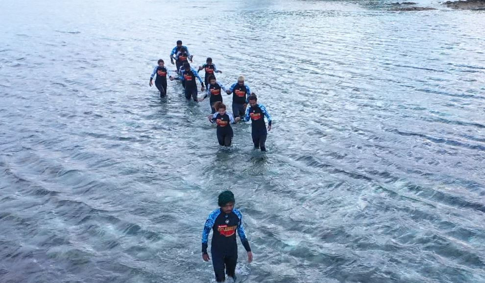 ޕެޓްރޯލް އޮފިސީ ސެލެބްރިޓީ ރޭހުގެ ޓްރެއިލަރުގެ ބައެއް މަންޒަރުތައް