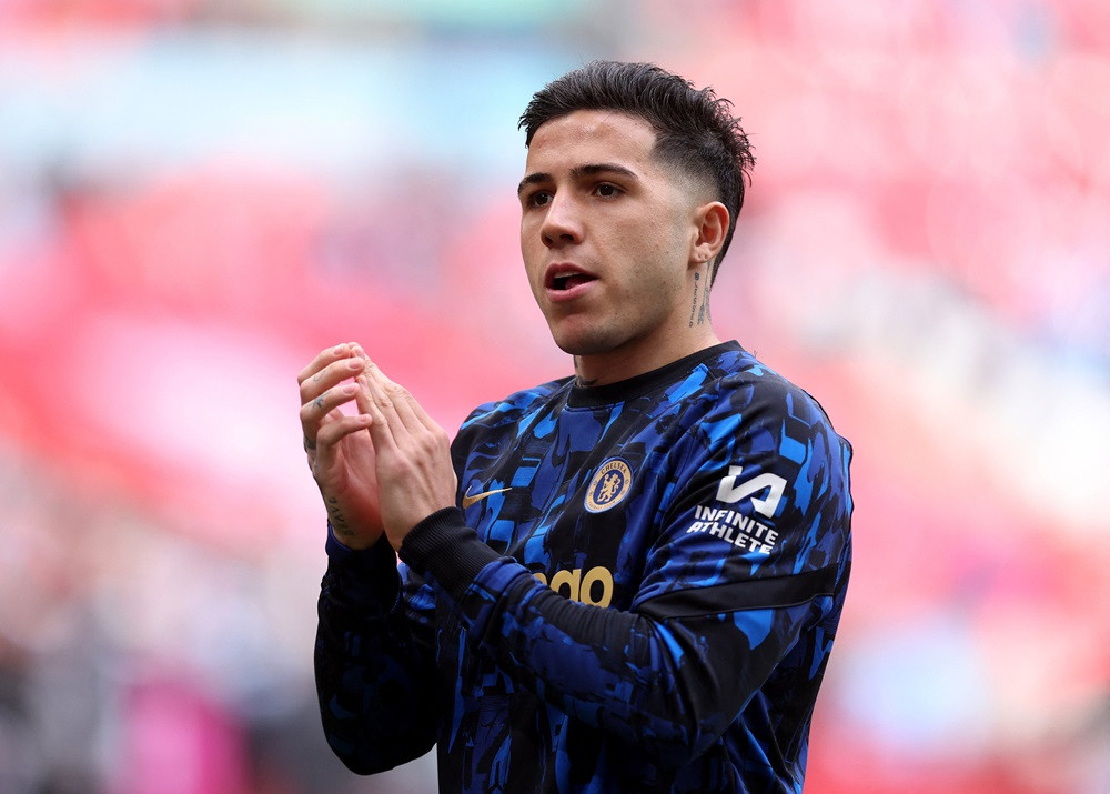 ޗެލްސީ އަށް ކުޅެމުން އަންނަ އެންޒޯ ފެނާންޑޭޒް