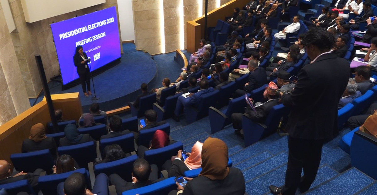 އިންޓަރނޭޝަނަލް އޮބްޒާވަރުންނަށް ދިން ބްރީފިންގ ޕްރޮގްރާމުގެ ތެރެއިން