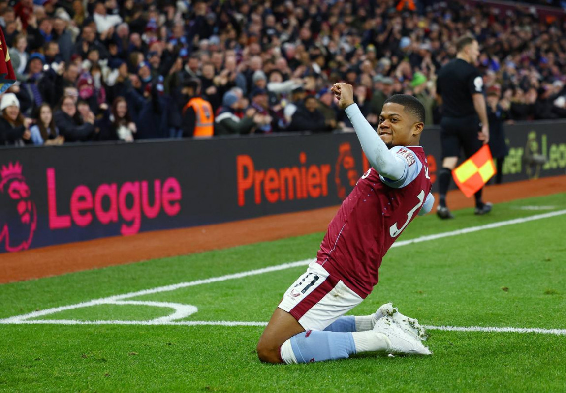 އެސްޓަން ވިލާ އިން ކުޅުނު މެޗުގެ ތެރެއިން