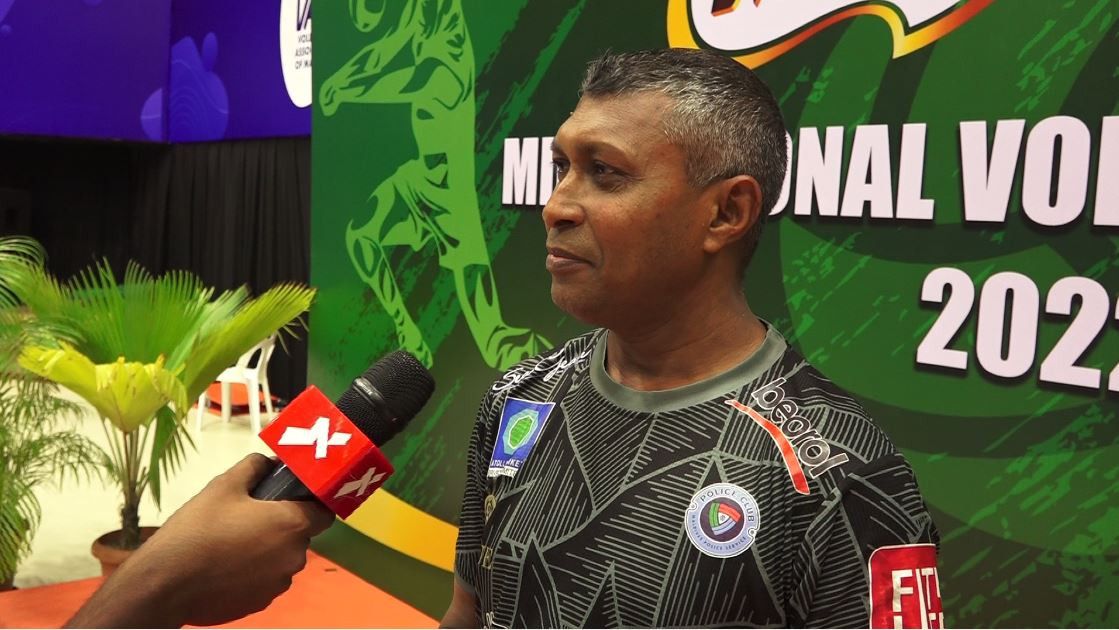 ޕޮލިސް ކުލަބުގެ ކޯޗު ފައްލޯ