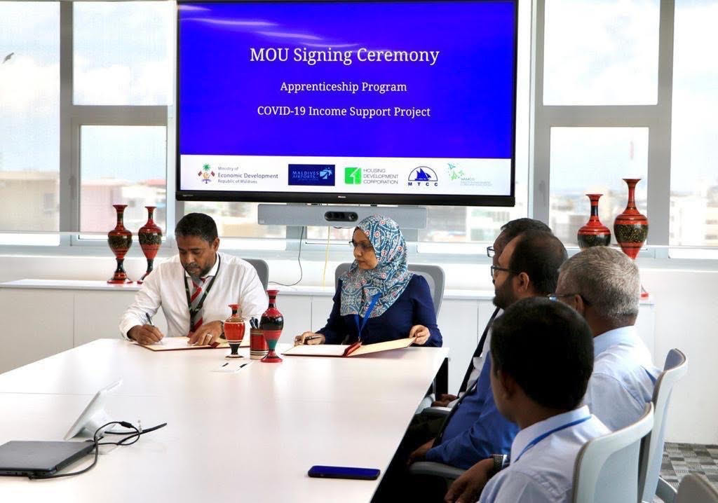 އެޕްރެންޓިސްޝިޕް ޕްރޮގްރާމް ހިންގާ ފަރާތްތަކާއެކު ސޮއި ކުރުން