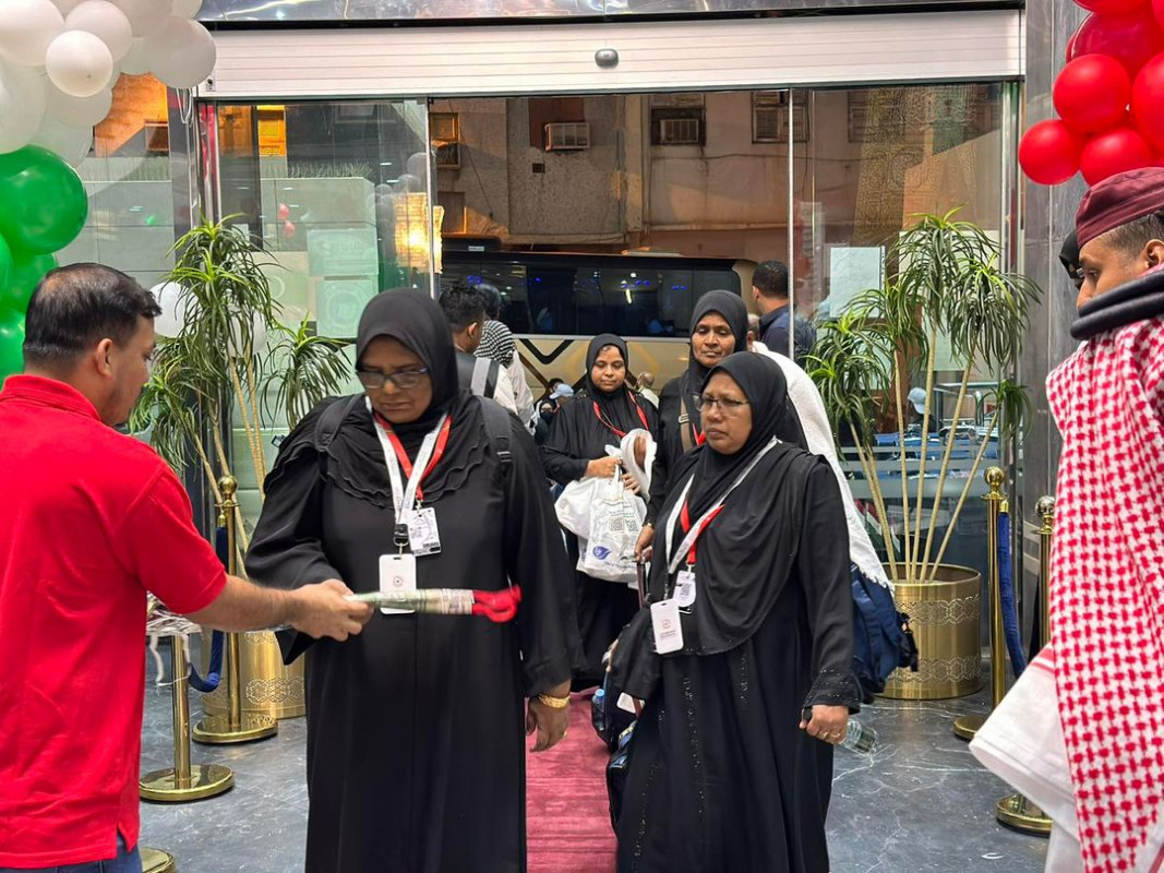 ރާއްޖެއިން ހައްޖަށް ފުރި ހައްޖުވެރިން ޖިއްދާ އެއަރޕޯޓުގައި