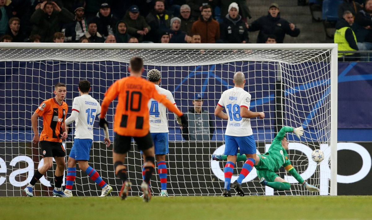 ޝަޚްތަރު ޑޮނެސްކުން ބާސެލޯނާ ކޮޅަށް ލަނޑު ޖަހަނީ