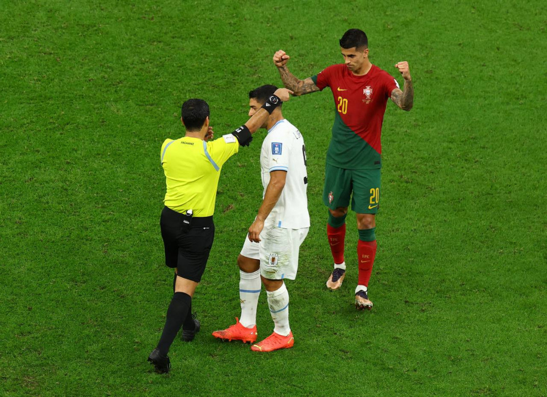 އުރުގުއޭ އަދި ޕޯޗުގަލް ކުޅުނު މެޗުގެ ތެރެއިން - ފޮޓޯ: ރޮއިޓާސް 