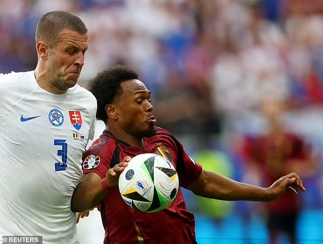 ބެލްޖިއަމްގެ އޮޕެންޑާ ބޯޅައިގައި އަތްލަނީ