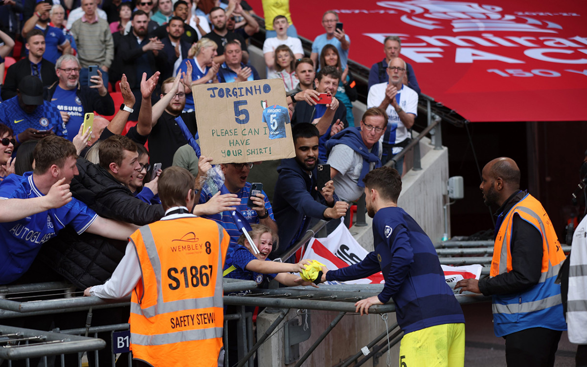 ފައިނަލަށް ދިއުމުން ޗެލްސީގެ ސަޕޯޓަރުން އުފާފާޅުކުރަނީ: ފޮޓޯ-އެމިރޭޓްސް އެފްއޭކަޕް ޓްވީޓަރ