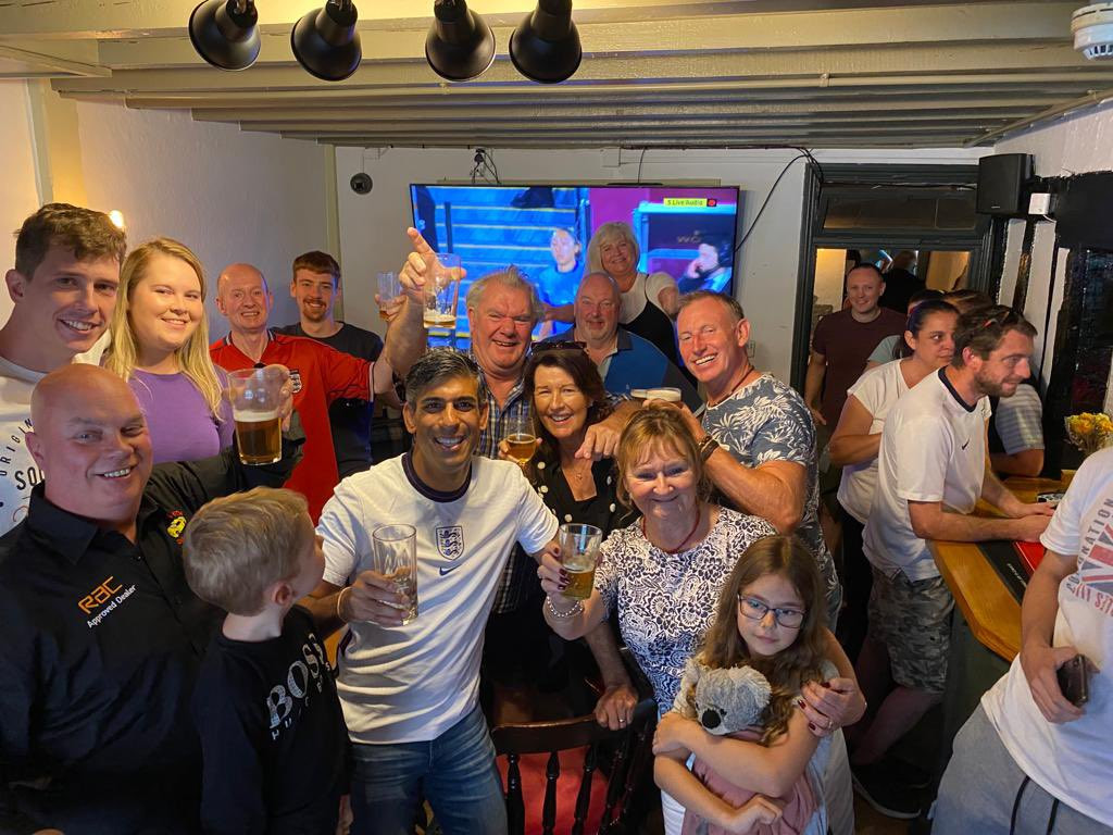 ފައިނަލް މެޗު ބައްލަވާލެއްވުމަށް ބޮޑު ވަޒީރު ސުނާކް