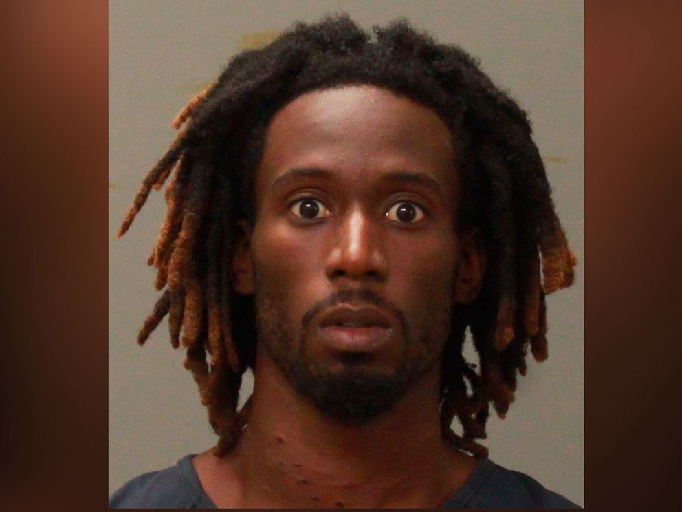 މަންމަ އާއި ތިން ދަރިން މަރާލުމުގެ ތުހުމަތުގައި ހައްޔަރު ކުރެވިފައިވާ ކުދިންގެ ބައްޕަ ޓްރެވޭން ބްރޭންޑަން ޖެކްސަން