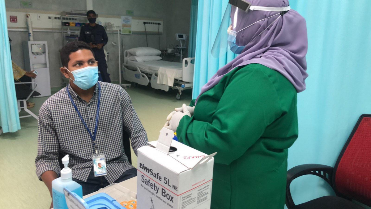 އައްޑޫސިޓީގައި ވެކްސިން ދިނުމުގެ ޕްރޮގްރާމުގެ ތެރެއިން