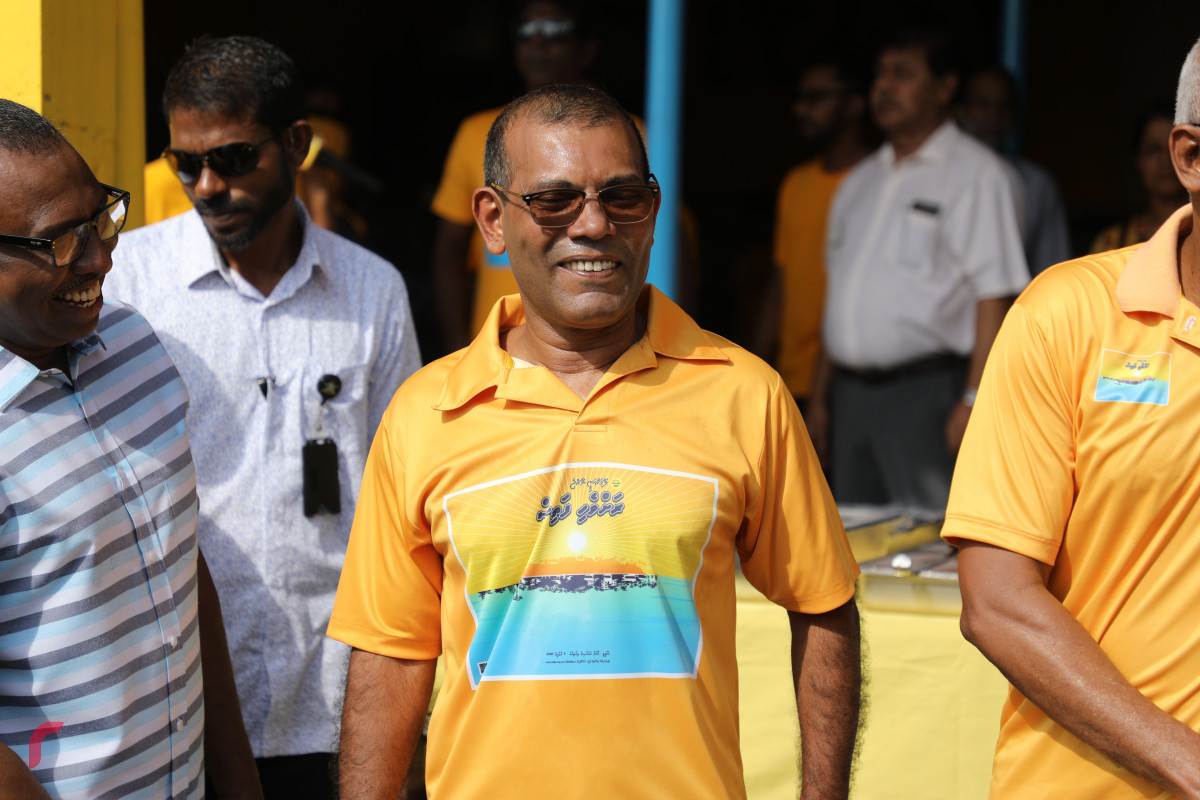 އެމްޑީޕީ އިން މުޅި މާލޭގައި ކެމްޕެއިން ޕޯސްޓަރު ހަރުކުރަން ފެށުން --- ފޮޓޯ : ޔޫސުފް ސޮފްވާން