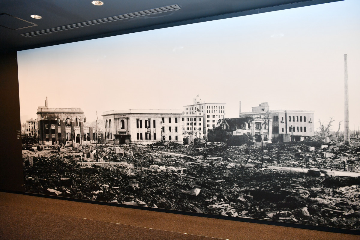 "ހީރޯޝީމާ ޕީސް މެމޯރިއަލް މިއުޒިއަމް" އަށް ރައީސުލްޖުމްހޫރިއްޔާ ޒިޔާރަތް ކުރެއްވުން -- ފޮޓޯ: ރައީސް އޮފީސް