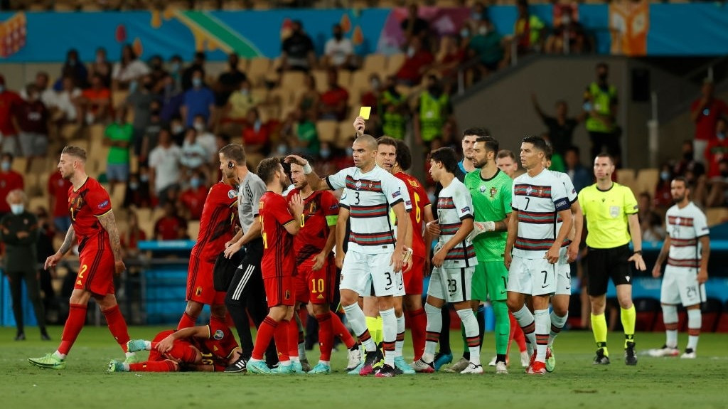 ބެލްޖިއަމާއި ޕޯޗުގަލް ބައްދަލުކުރި މެޗުގެ ތެރެއިން - ފޮޓޯ: ގެޓީ އިމޭޖަސް