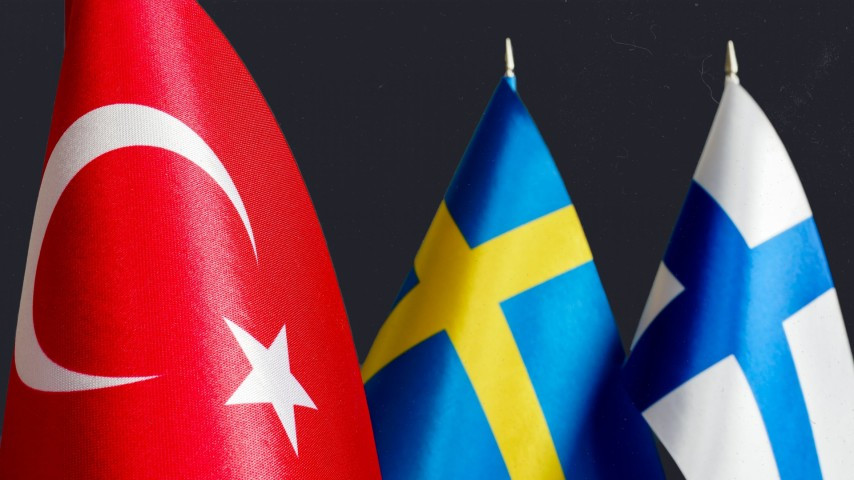 ސްވިޑްންއާއި ފިންލޭންޑުން ނޭޓޯއާ ގުޅުމަށް ކުރަމުންދާ މަސައްކަތުގެ ދަށުން އަދިވެސް ތުރުކީއާއެކު މަޝްވަރާތައް ކުރިއަށް ގެންދާނެކަމަށް އެ ދެގައުމުން ވަނީ ބުނެފައި