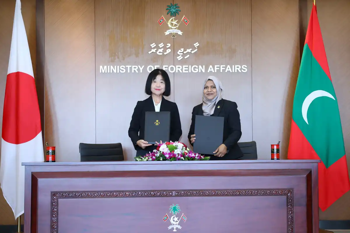 ދިވެހި ސަރުކާރާއި ޖަޕާން ސަރުކާރާ ދެމެދު "އެކްސްޗޭންޖް އޮފް ނޯޓްސް" ގައި ސޮއި ކުރެއްވި ރަސްމިއްޔާތުގެ ތެރެއިން.