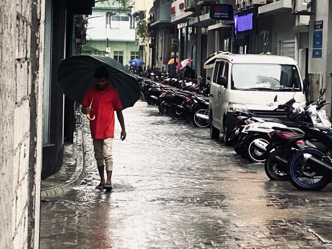 ވިއްސާރަވެ، މާލެ މަގުތަކުގައި ފެންބޮޑުވެފައި