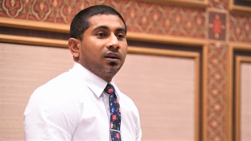 އާދީއްތަ ދުވަހު ބޭއްވި ރައްޔިތުންގެ މަޖިލީހުގެ ޖަލްސާގައި ކުޅިވަރާ ބެހޭ ވަޒީރު އަޙްމަދު މަޚްލޫފް