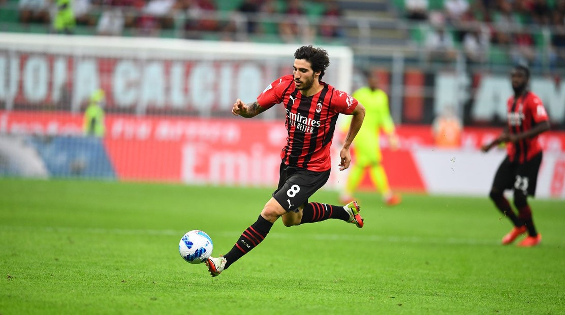 އޭސީ މިލާނަށް ކުޅެމުން އަންނަ ޓޮނާލީ