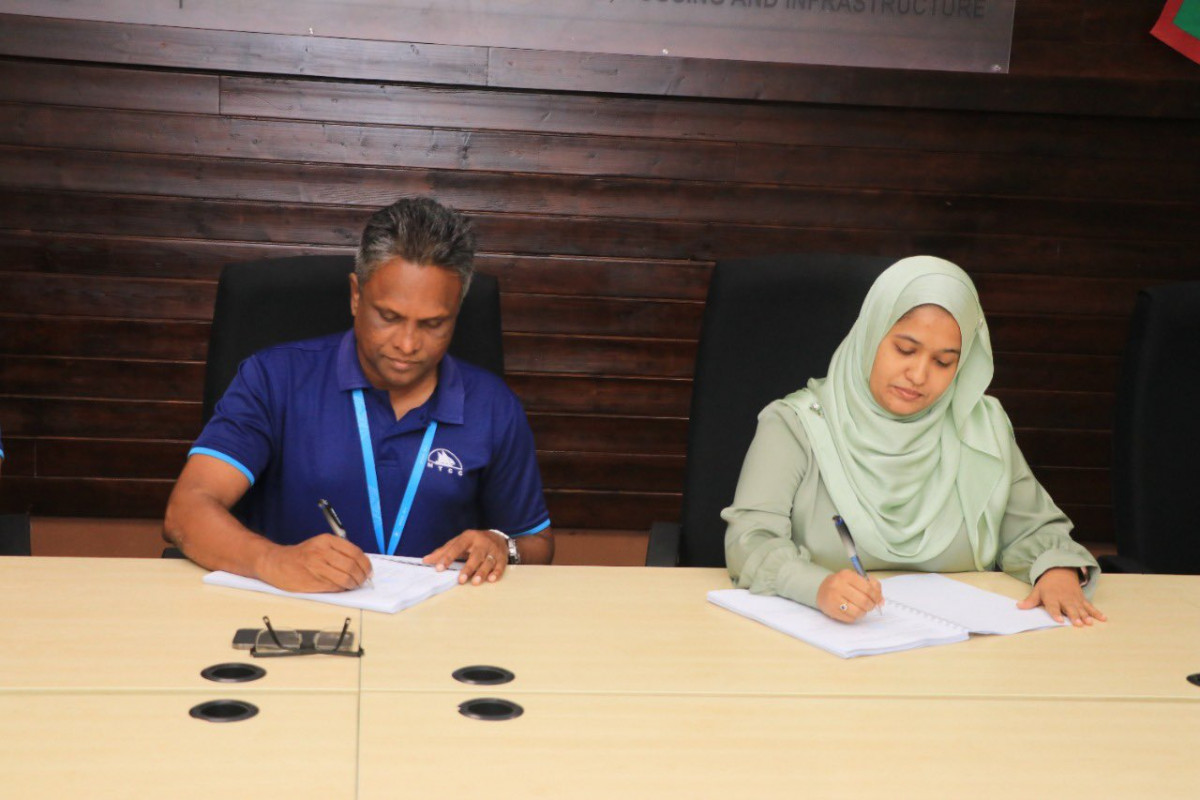 ކޮންޓްރެކްޓުގައި ސޮއި ކުރުމުގެ ތެރެއިން 