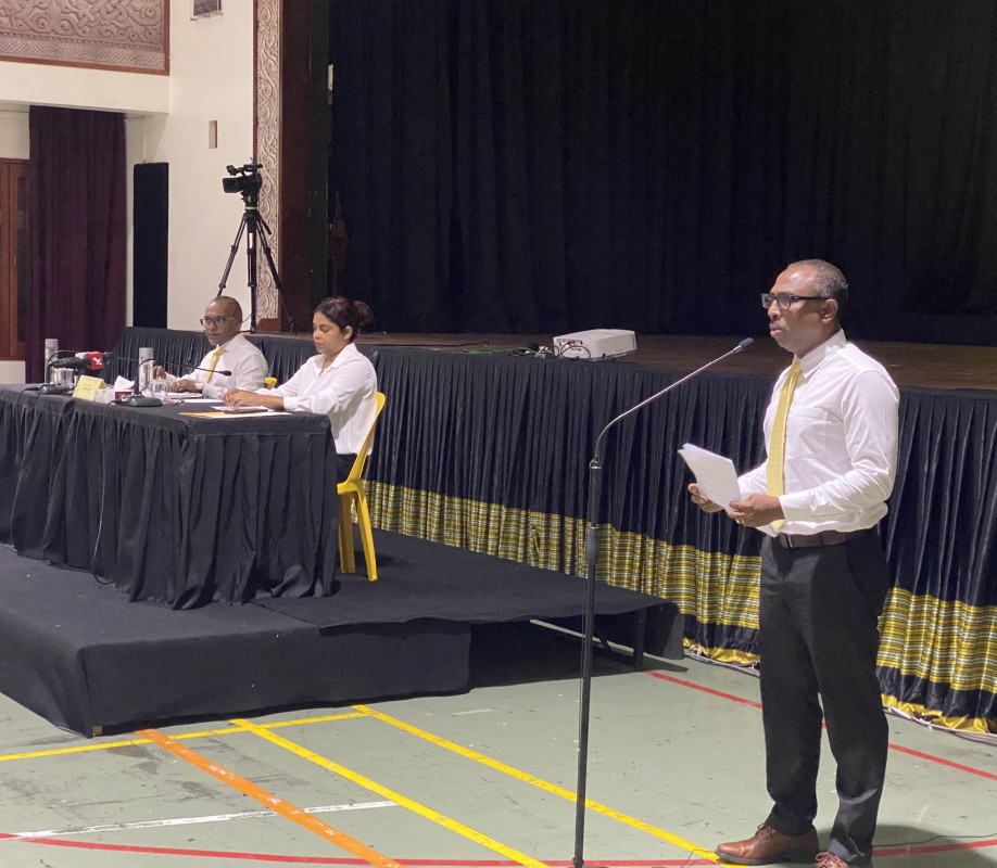 މެދުހެންވޭރު ދާއިރާގެ މެމްބަރު އަލީ އާޒިމް އެމްޑީޕީގެ ގައުމީ މަޖިލީހުގައި ވާހަކަދައްކަވަނީ