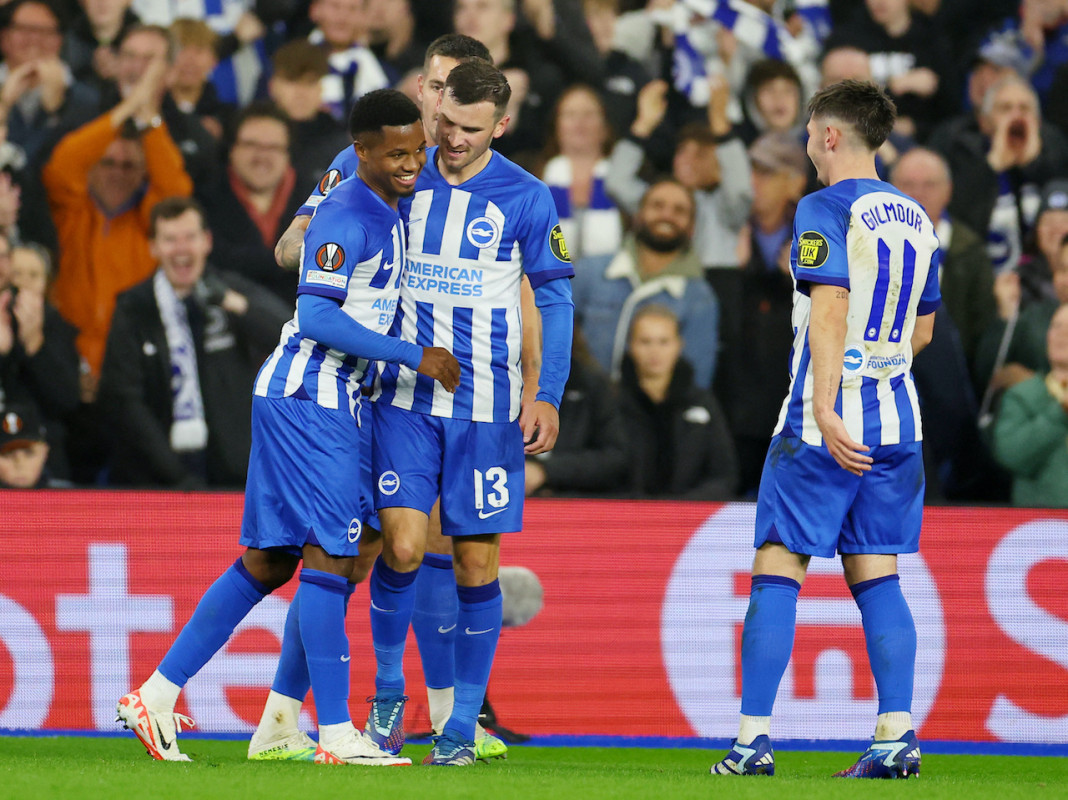 ބްރައިޓަންގެ ދެވަނަ ލަނޑު ޖެހުމަށްފަހު އަންސޫ ފާޓީ: ފޮޓޯ-ރޮއިޓަރސް